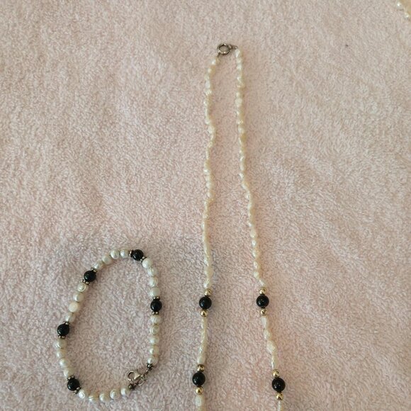 FRESHWATER PEARL NECKLACE AND BRACELET - Picture 3 of 3